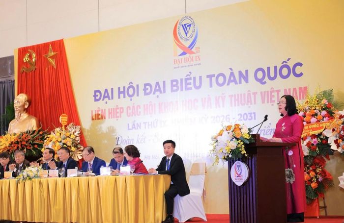 Chủ tịch Ủy ban Trung ương Mặt trận Tổ quốc Việt Nam Bùi Thị Minh Hoài phát biểu tại Đại hội