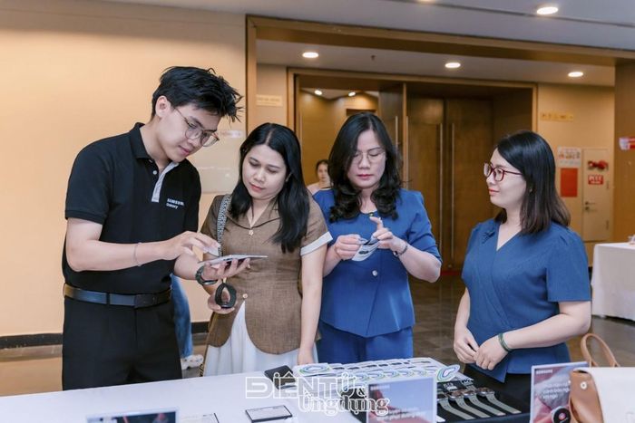 Khách mời tham gia hội thảo trải nghiệm Galaxy Watch