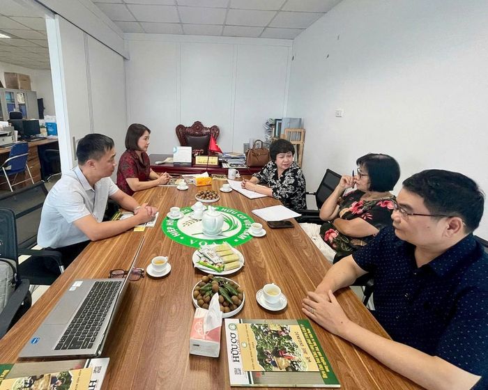 Toàn cảnh buổi làm việc giữa Hiệp hội Nông nghiệp Hữu cơ Việt Nam và Liên hiệp các Hội Khoa học và Kỹ thuật tỉnh Sơn La sáng 27/8/2026 tại Hà Nội.