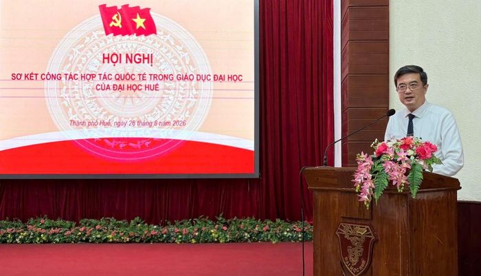 GS.TS. Nguyễn Vũ Quốc Huy, Ủy viên BTV Đảng ủy, Quyền Giám đốc Đại học Huế phát biểu tại Hội nghị.