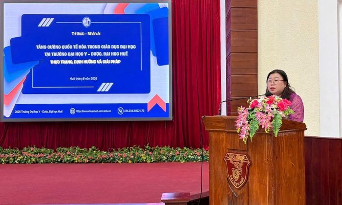 Các đại biểu trình bày tham luận tại Hội nghị.