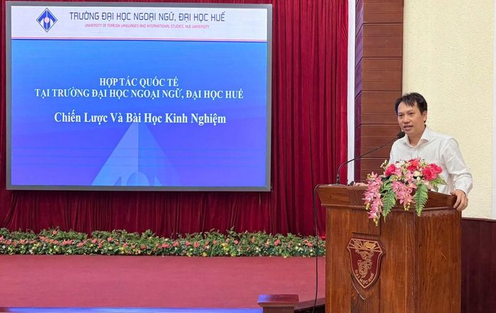 Các đại biểu trình bày tham luận tại Hội nghị.
