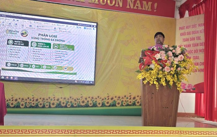  Ông Minh Đức Uy, Trưởng Ban Công nghệ Hiệp hội Sầu riêng Đắk Lắk, phát biểu, chia sẻ ý kiến tại hội nghị.