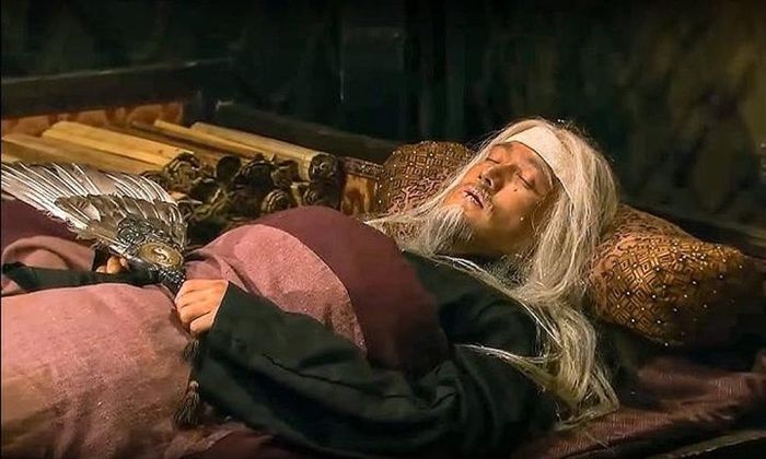 Quạt lông vũ là vật bất ly thân của Gia Cát Lượng, đến lúc chết vẫn cầm trên tay.