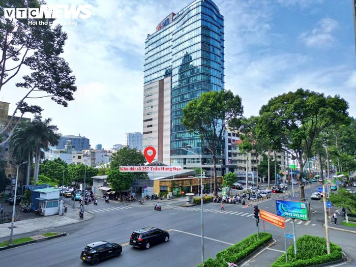 Trong khi đó, khu đất số 257 Trần Hưng Đạo vừa được TP.HCM thu hồi từ Trung tâm Huấn luyện và thi đấu Thể dục thể thao thành phố, đơn vị trực thuộc Sở Văn hóa và Thể thao. Trung tâm Phát triển quỹ đất TP.HCM đã tiếp nhận và quản lý khu đất theo quy định.