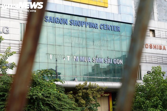Khi đi vào hoạt động, CMC Plaza được định hướng trở thành trung tâm kinh doanh vật liệu xây dựng và trang trí nội thất theo mô hình hiện đại. Tuy nhiên, sau một thời gian vận hành, hoạt động kinh doanh gặp nhiều khó khăn trong bối cảnh khủng hoảng kinh tế và thị trường bất động sản đóng băng. Trung tâm thương mại này sau đó ngừng hoạt động.
