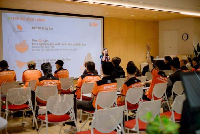 Mỗi năm Acecook đón hơn 10.000 lượt khách đến tham quan nhà máy.
