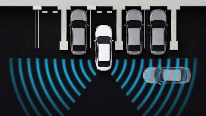 Tính năng Cảnh báo va chạm sớm (Pre-Collision Warning) hỗ trợ người lái nhận biết nguy cơ va chạm trong quá trình di chuyển.