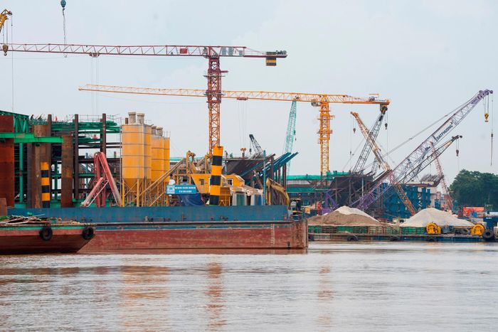 Dự án cầu Trần Hưng Đạo tăng tốc trước chặng đua mới. Ảnh: Ánh Dương