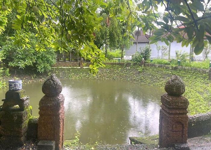 Giếng đá ong tại cụm Di tích lịch sử văn hoá Đình- Chùa Đại Đồng Đông ở xã Phú Xuyên có giá trị về kiến trúc và nghiên cứu lịch sử. Ảnh: PV