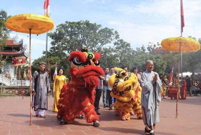 Lễ hội truyền thống tại quần thể Di tích lịch sử văn hóa cấp Quốc gia Chùa Phổ Am - Đình Cát Bi góp phần gìn giữ nét đẹp văn hoá, gắn kết cộng đồng. Ảnh: PV