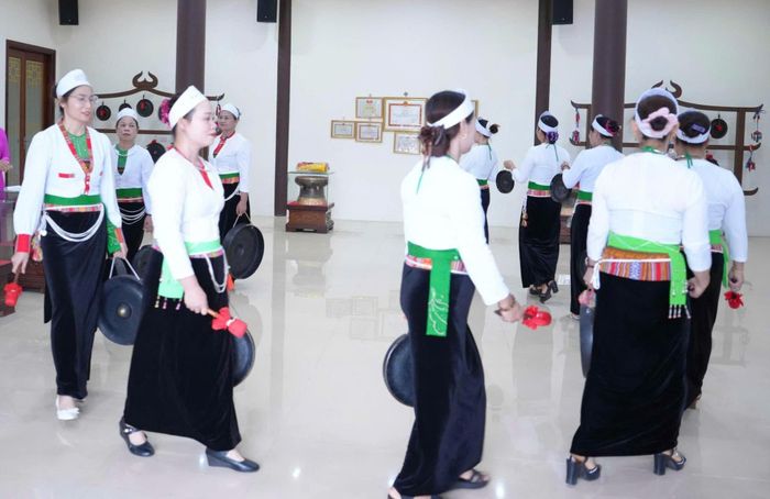 Người Mường ở xã Phú Cát rất tự hào khi văn hóa dân tộc được gìn giữ ngay trên địa bàn Thủ đô. Ảnh: Nguyễn Lộc