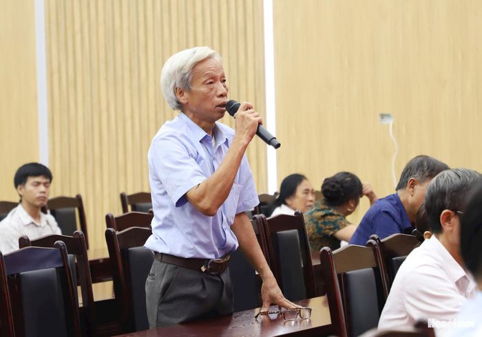Cử tri nêu ý kiến tại hội nghị. Ảnh: Mai Quý