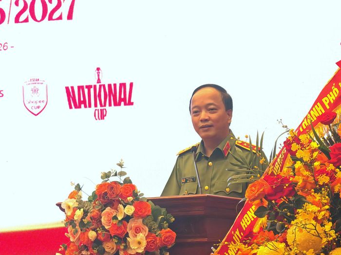 Thượng tướng Đặng Hồng Đức, Ủy viên Ban Chấp hành Trung ương Đảng, Thứ trưởng Bộ Công an phát biểu chỉ đạo tại buổi lễ. Ảnh: Công an thành phố Hà Nội
