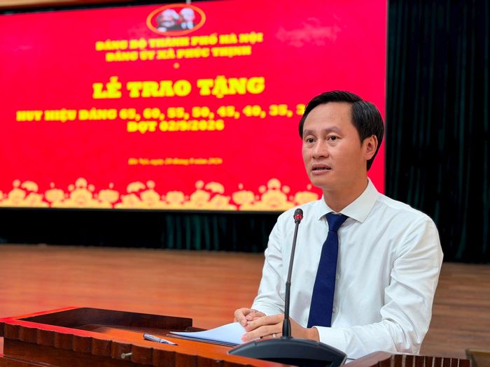 Bí thư Đảng ủy xã Phúc Thịnh Hoàng Hải Đăng phát biểu tại buổi lễ. Ảnh: Thanh Hà