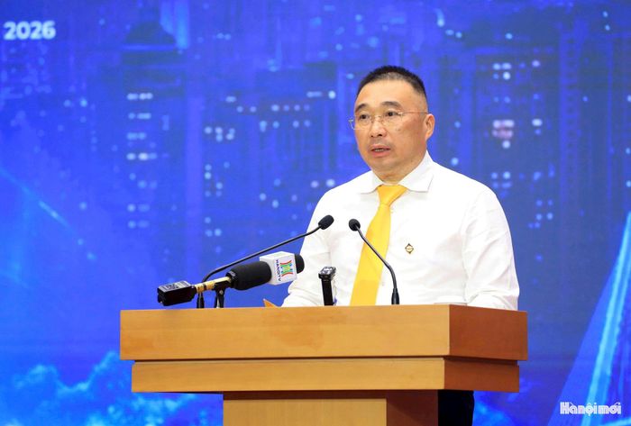 Đại diện lãnh đạo các đơn vị tham dự buổi lễ khởi công, khánh thành phát biểu. Ảnh: Viết Thành