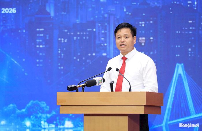 Đại diện lãnh đạo các đơn vị tham dự buổi lễ khởi công, khánh thành phát biểu. Ảnh: Viết Thành