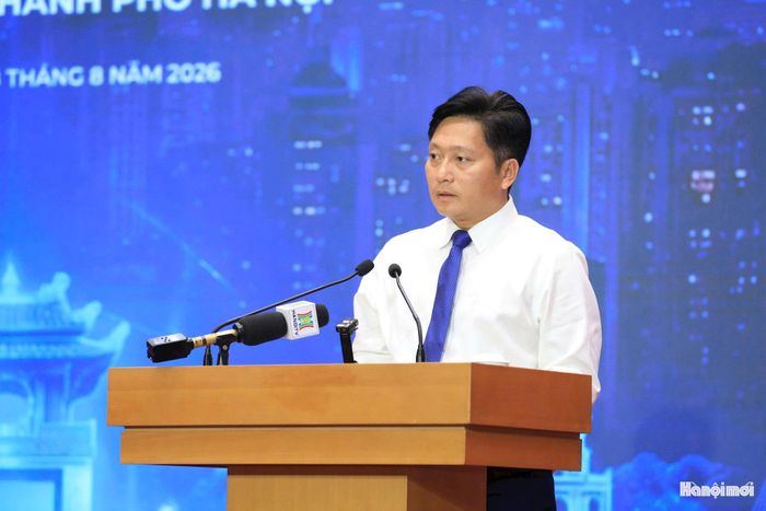 Đại diện lãnh đạo các đơn vị tham dự buổi lễ khởi công, khánh thành phát biểu. Ảnh: Viết Thành