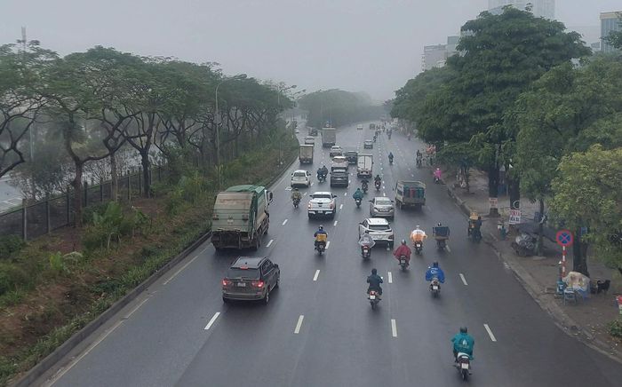 Hà Nội mưa dông trong ngày đầu kỳ nghỉ lễ Quốc khánh. Ảnh: Bảo Châu