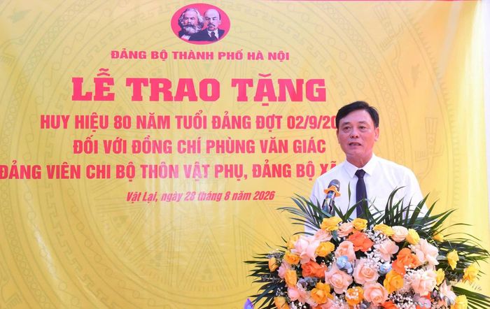 Trung tướng Đào Văn Nhận, Ủy viên Ban Thường vụ Thành ủy, Tư lệnh Bộ Tư lệnh Thủ đô Hà Nội phát biểu tại buổi lễ. Ảnh: Hữu Thu