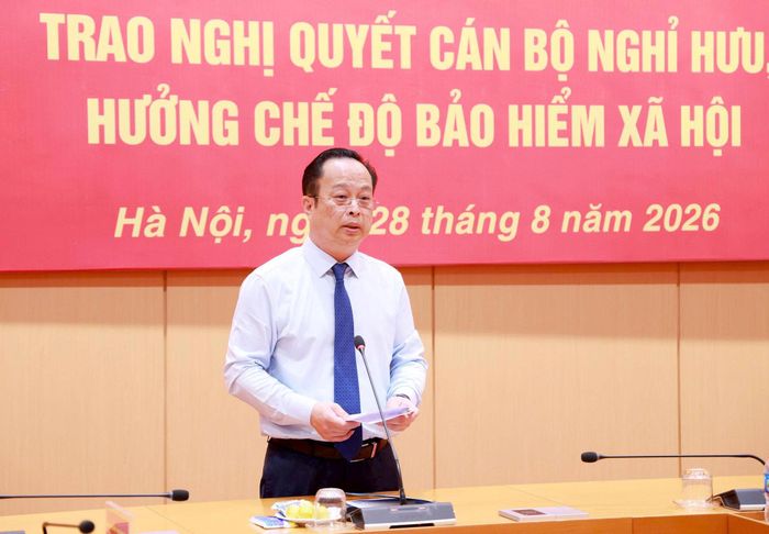 Phó Chủ tịch Thường trực HĐND thành phố Trần Thế Cương phát biểu tại hội nghị. Ảnh: Văn Tuyến