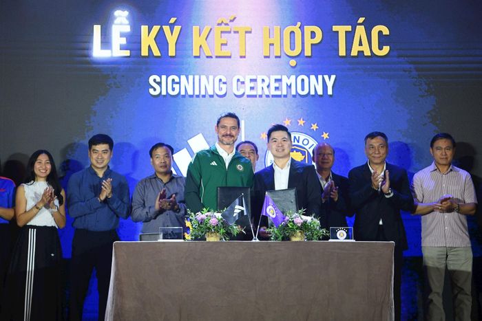Hà Nội FC công bố quan hệ hợp tác với đối tác áo đấu mới. Ảnh: BTC