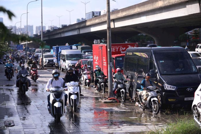 Đường Vành đai 3 trên cao và phía dưới đông dần lên từ chiều 28-8. Ảnh: Đức Tuấn