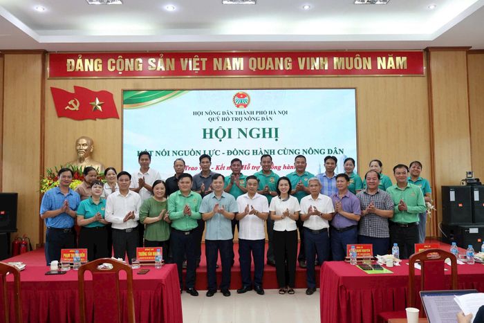 Các đại biểu chụp ảnh kỷ niệm tại hội nghị. Ảnh: Hồng Phúc.