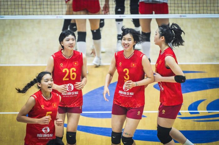 Tuyển bóng chuyền nữ Việt Nam chơi nỗ lực nhưng không thành công. Ảnh: VFV