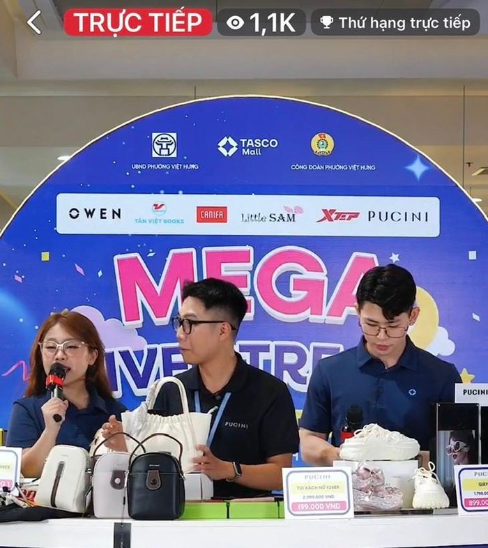 Phiên livestream tối 28-8 thu hút đông đảo khách hàng theo dõi, tham gia mua sắm. Ảnh: PV