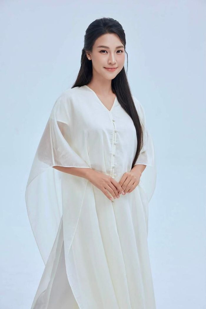 Những năm gần đây, cuộc sống của Á hậu Hoàng Oanh có nhiều thay đổi. Sau cuộc hôn nhân với doanh nhân người Mỹ Jack Cole, cô trở về Việt Nam, dành phần lớn thời gian chăm sóc con trai và gây dựng lại sự nghiệp. Tháng 4/2022, Hoàng Oanh xác nhận hoàn tất thủ tục ly hôn. Sau đổ vỡ, cô và chồng cũ vẫn giữ mối quan hệ văn minh, cùng đồng hành trong việc nuôi dạy con.