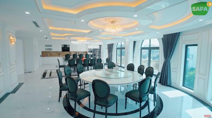 Căn biệt thự có phòng tập gym, phòng hát và phòng ăn riêng vô cùng rộng rãi. Nguồn ảnh: SaPa TV