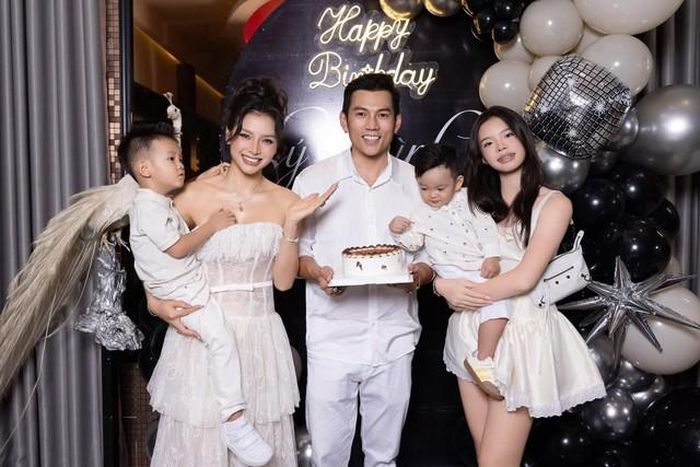 Ca sĩ Phương Trinh Jolie tổ chức sinh nhật ấm áp cho ông xã Lý Bình bên gia đình.