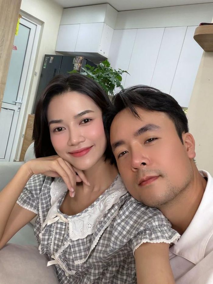 Vợ chồng diễn viên Anh Đào - Anh Tuấn chia sẻ khoảnh khắc đời thường giản dị nhưng đong đầy hạnh phúc.