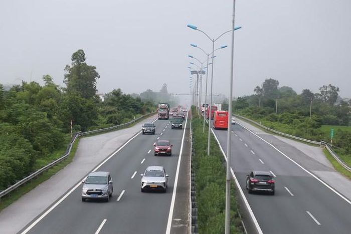 Theo CSGT cho biết, mục tiêu của việc xử lý vi phạm không phải xử phạt thật nhiều mà nhằm cảnh báo, phòng ngừa tai nạn và hình thành thói quen lái xe an toàn trên cao tốc.