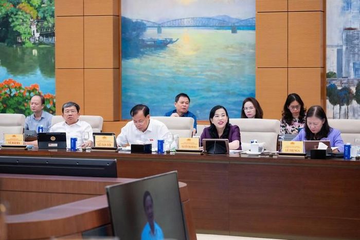 Các thành viên UBTVQH dự phiên họp. Ảnh: Media Quốc hội