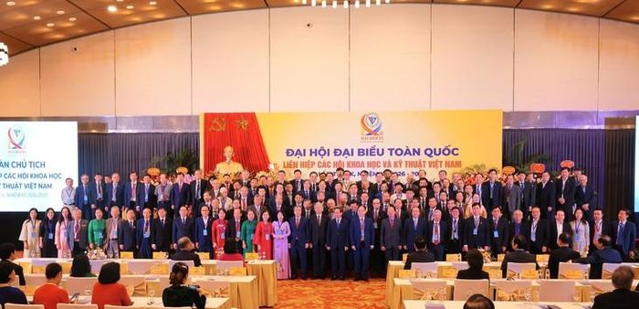 Ra mắt Ban chấp hành Liên hiệp các Hội Khoa học và Kỹ thuật Việt Nam khóa IX, nhiệm kỳ 2026 – 2031, gồm 143 đồng chí. Ảnh: L.H