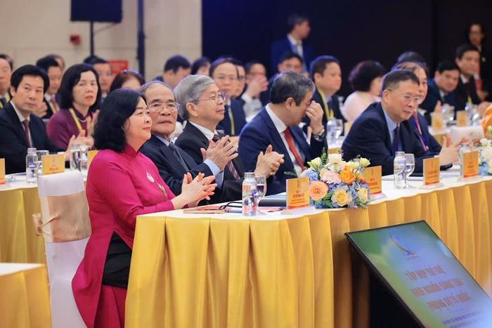 Đại hội vinh dự có sự tham dự của đồng chí Bùi Thị Minh Hoài, Ủy viên Bộ Chính trị, Bí thư Trung ương Đảng, Bí thư Đảng ủy Mặt trận Tổ quốc, các Đoàn thể Trung ương, Chủ tịch Ủy ban Trung ương Mặt trận Tổ quốc Việt Nam; các đồng chí lãnh đạo, nguyên lãnh đạo Đảng, Nhà nước, Mặt trận Tổ quốc Việt Nam... Ảnh: T. Hiếu
