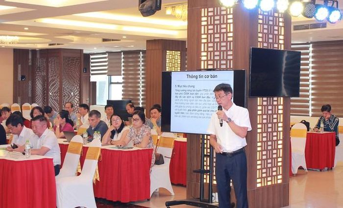 Ông Ngô Minh Trung – Điều phối viên chương trình báo cáo tại hội nghị. Ảnh: Mimosa