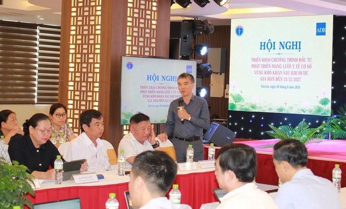 BS. Vũ Trí Hoạt – chuyên gia Tư vấn và Đào tạo trình bày Kế hoạch triển khai các hoạt động đào tạo về Y học gia đình; Khám sàng lọc bệnh không lây nhiễm tại cộng đồng. Ảnh: Mimosa