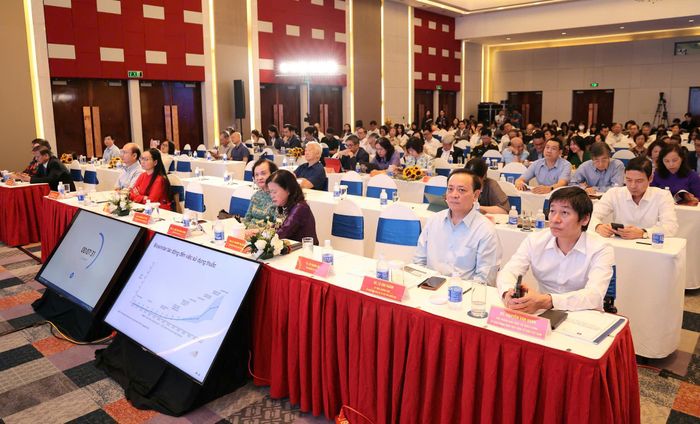 Nguyên Bộ trưởng Bộ Y tế Trần Thị Trung Chiến, đại diện lãnh đạo các Uỷ ban của Quốc hội, các bộ, ban, ngành, đoàn thể cùng hàng trăm chuyên gia, nhà khoa học tham dự hội nghị. Ảnh: Trần Minh