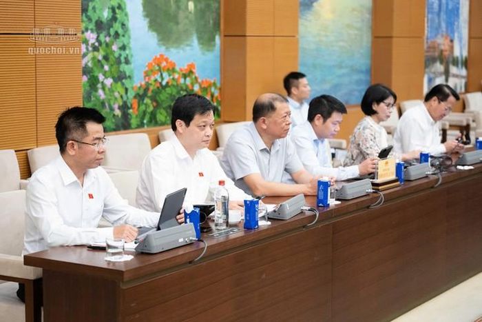 Các thành viên UBTVQH dự phiên họp. Ảnh: Media Quốc hội