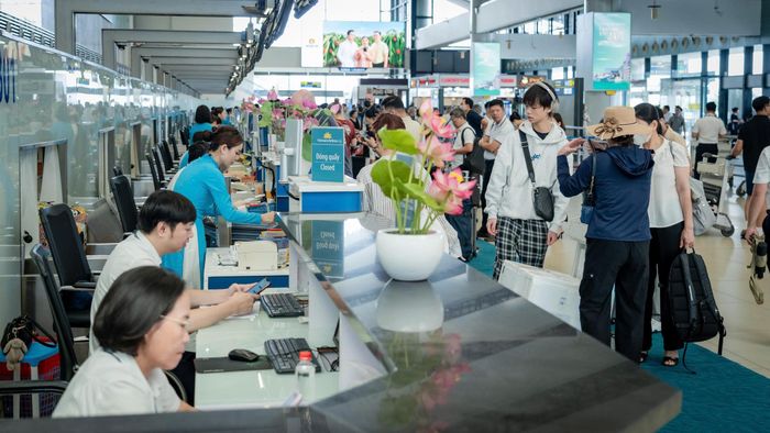 Dù chưa xảy ra tình trạng quá tải, hành khách được khuyến cáo chủ động kiểm tra chuyến bay, chuẩn bị giấy tờ và đến sân bay sớm trong dịp nghỉ 2/9. (Ảnh Cảng Hàng không quốc tế Nội Bài)
