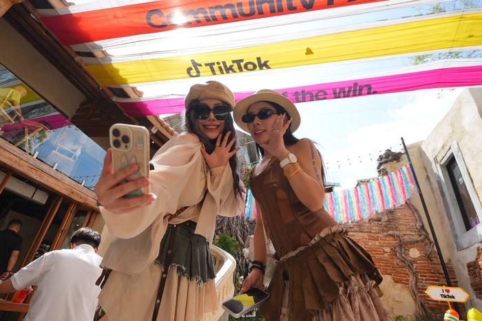 Có nhiều cách để người dùng TikTok trẻ sử dụng tính năng LIVE hợp lý nhưng vẫn làm nổi bật màu sắc cá nhân.