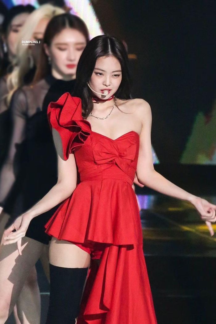 Jennie công khai "cà khịa" Dispatch.