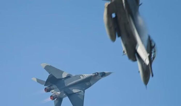 Tiêm kích MiG-29 do Liên Xô phát triển từ đầu những năm 1970, thực hiện chuyến bay đầu tiên năm 1977 và được đưa vào biên chế năm 1983.