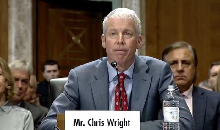 Bộ trưởng Năng lượng Mỹ Chris Wright ngày 18/8 cho biết hải quân Mỹ đã hỗ trợ trung chuyển hơn 15 triệu thùng dầu và sản phẩm tinh chế. Lượng dầu qua Hormuz hiện đạt trung bình hơn 8 triệu thùng mỗi ngày.