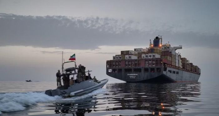 Hamid Paktinat, người sáng lập Diễn đàn Các nhà hoạt động Kinh tế tại Tehran, dự đoán giá trị chiến lược của Hormuz sẽ giảm một nửa trong 3 năm tới và gần như biến mất sau 6 năm.