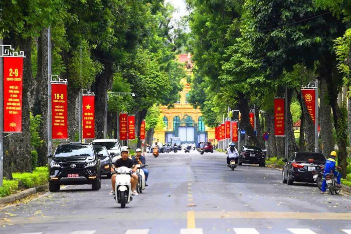 Pano tuyên truyền được trang trí nổi bật, góp phần tạo không khí chính trị - xã hội sôi nổi trong những ngày kỷ niệm trọng đại