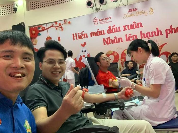 Doanh nhân Phan Khiêm và MC Tùng Lâm lan tỏa nghĩa tình qua hoạt động hiến máu nhân đạo